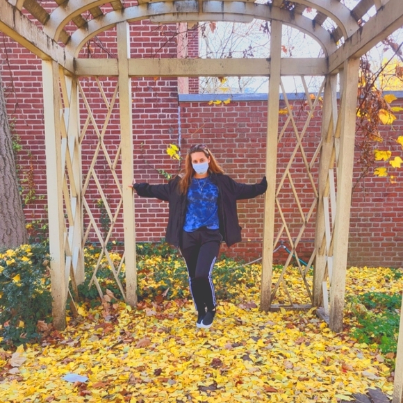 Hi, I'm Carissa. I ❤️ ♻️ 👚👖's. Trying to help the 🌍 one🧵 at a ⏰️ - Picture 5 of 5